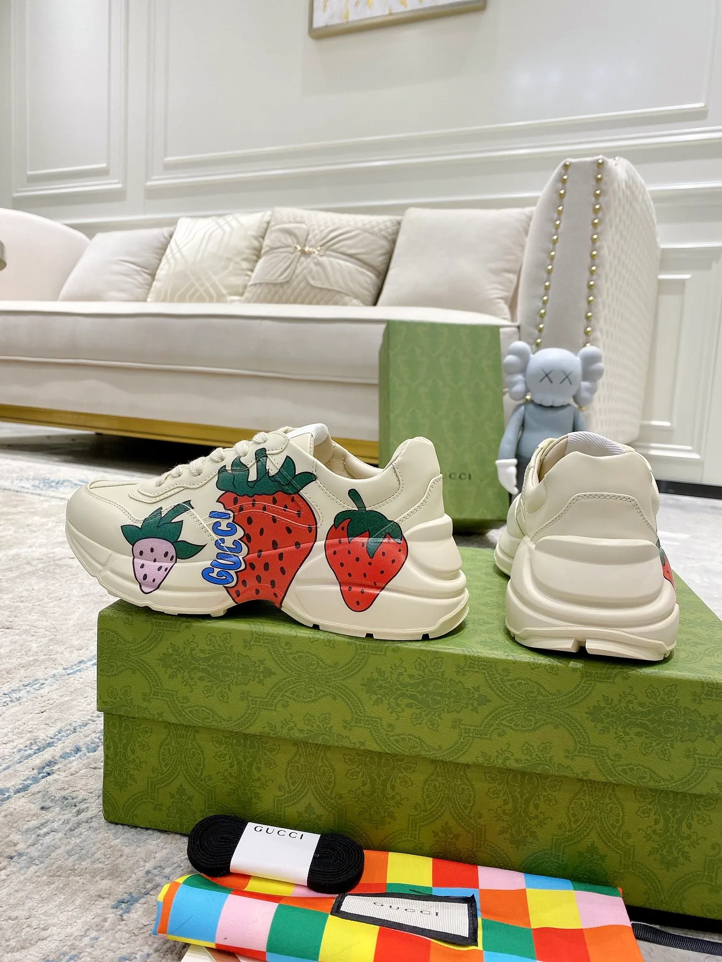 👟👟Ex-factory price 480👟👟 GUCCI Gucci dad shoes. The original disassembly took more than 3 months to develop 1:1. The version has been upgraded again, chips, packaging, imported cowhide, and all made with computerized cars. Couple 👫 style 🔜Versatile in all seasons 🔜 Fashion 🔜 Personality 🔜 Differentiation 🔵 More than 20 layouts in the whole series, welcome to inquire for pictures Outsole: the latest original developed TPU vacuum. Upper: imported cowhide🐮. Inner lining: original A-grade mixed sheepskin🐏. Foot pads: original A-grade mixed sheepskin. 💯Full set of packaging. Medium and low straps with LOGO.